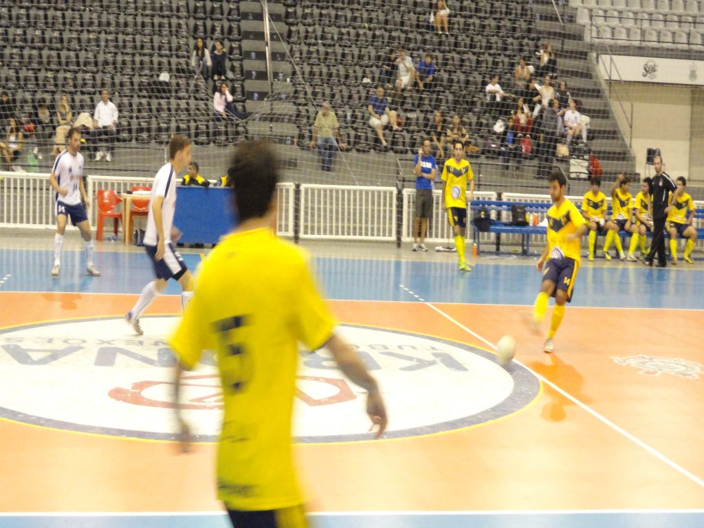 Noite de clássicos no futsal